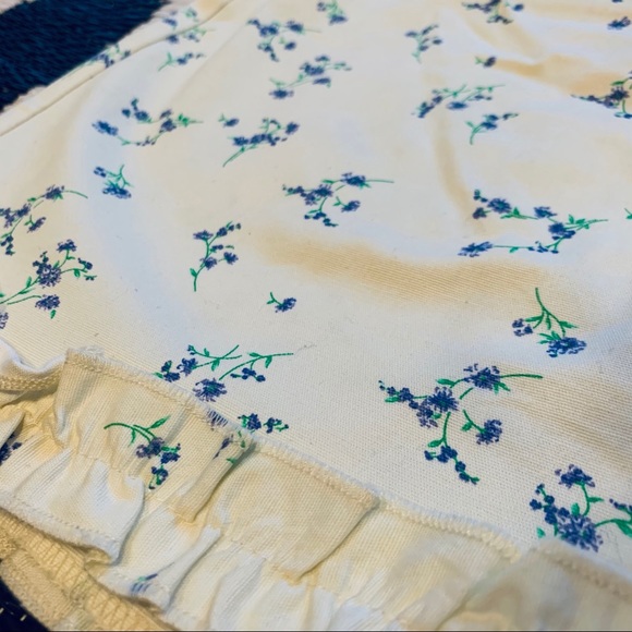 Urban Outfitters • Retro Floral Mini Skirt - Picture 9 of 11